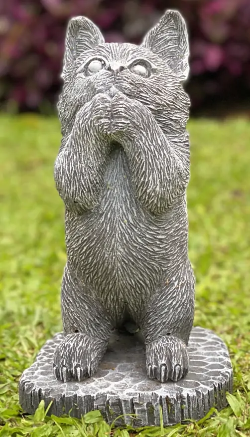  Product image 2 of the product “Sammy - Standing kitten on a pedestal, 25cm H | cast stone ”